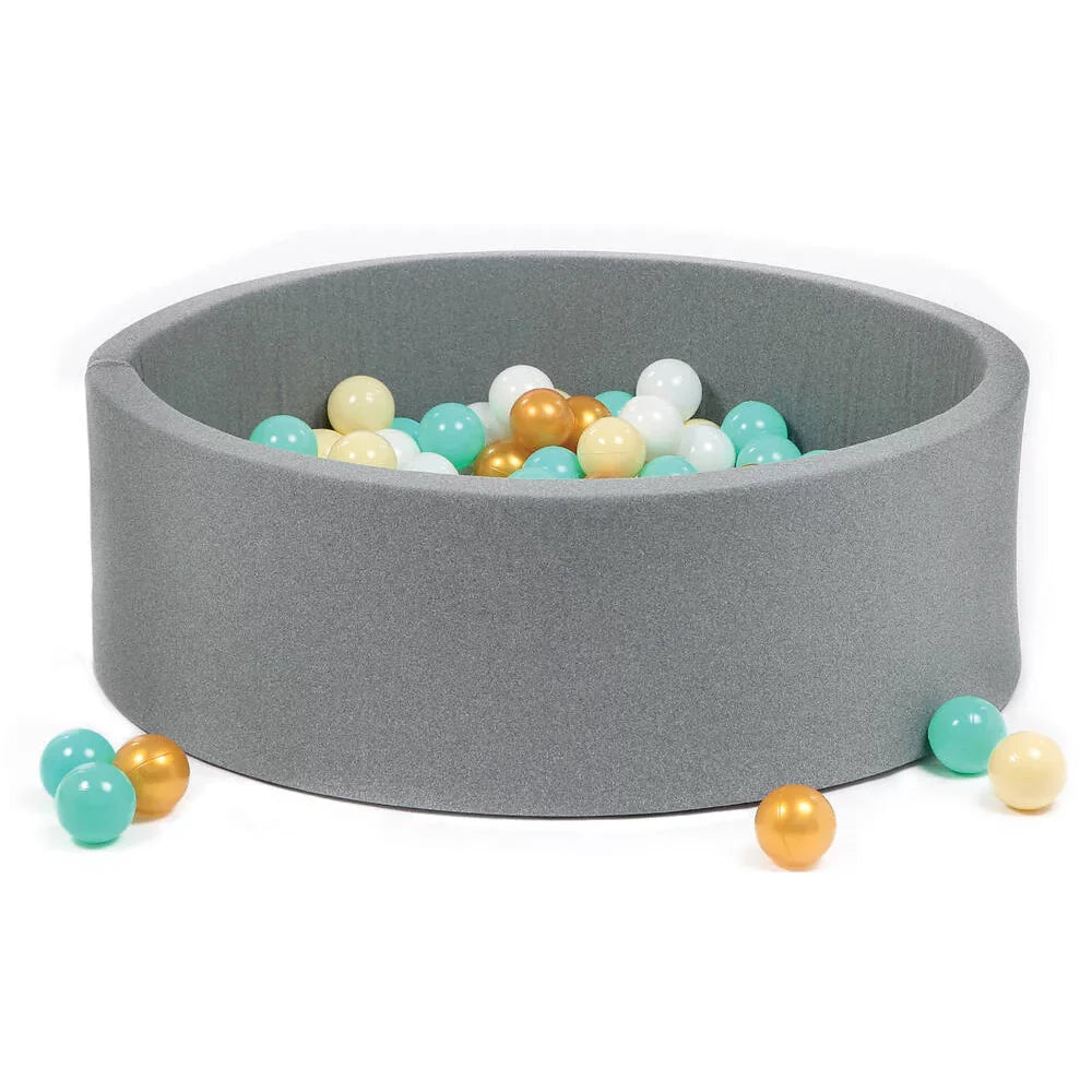 Piscina de juego redonda con pelotas