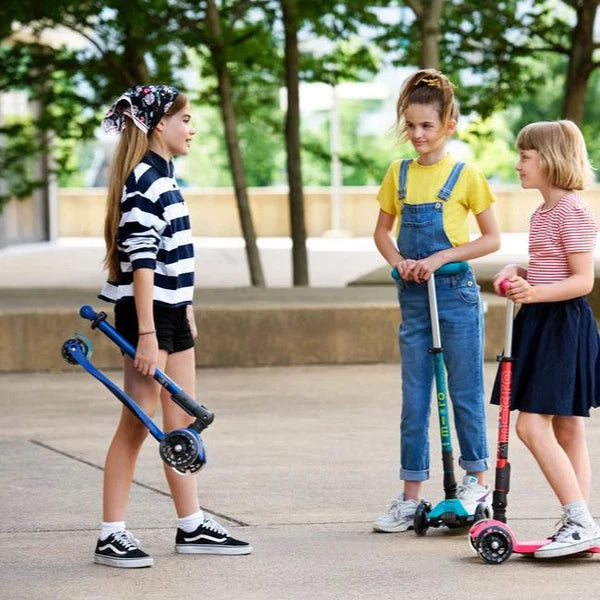 Scooter Maxi Micro Deluxe Plegable LED Azul