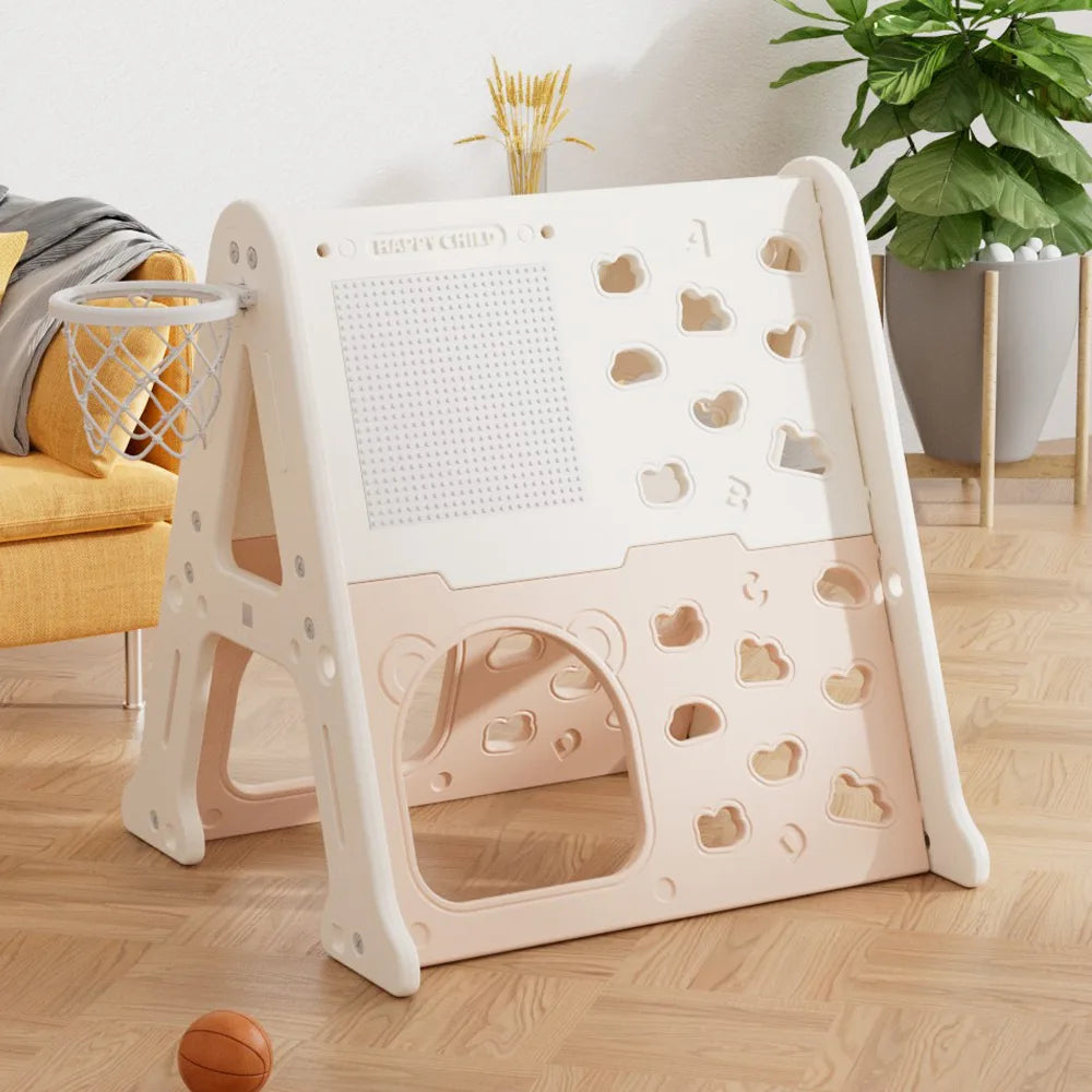 Escalador con aro de básquet