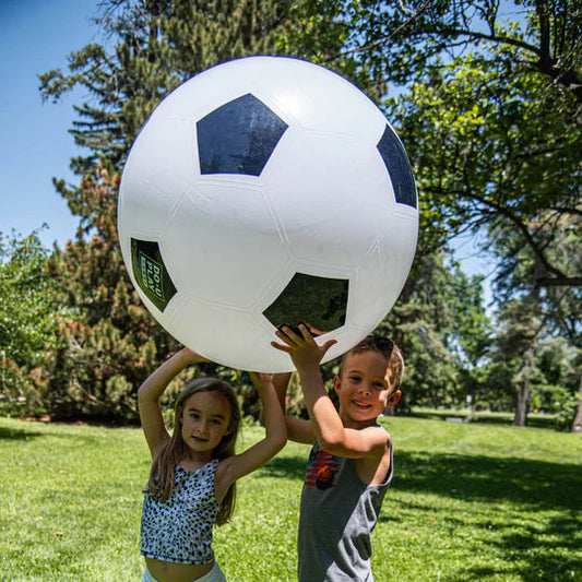 Pelota de fútbol gigante