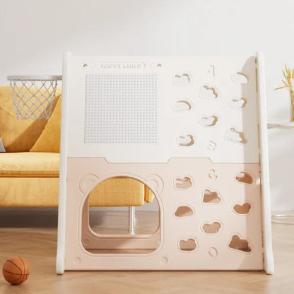 Escalador con aro de básquet