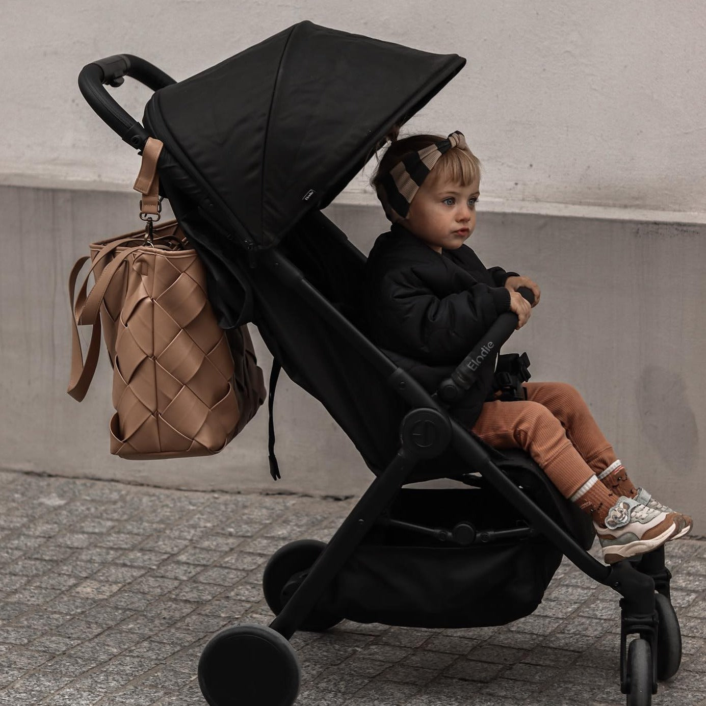 Coche Mondo Black de Elodie