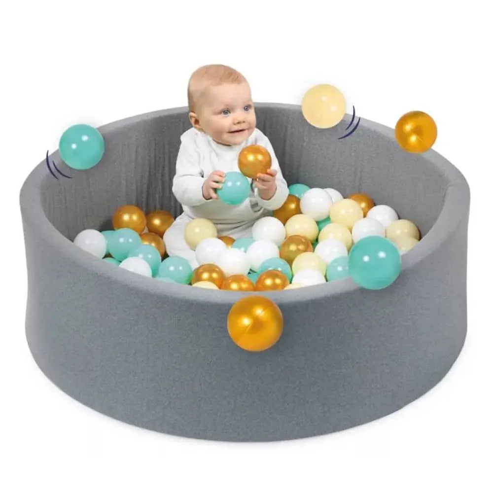 Piscina de juego redonda con pelotas
