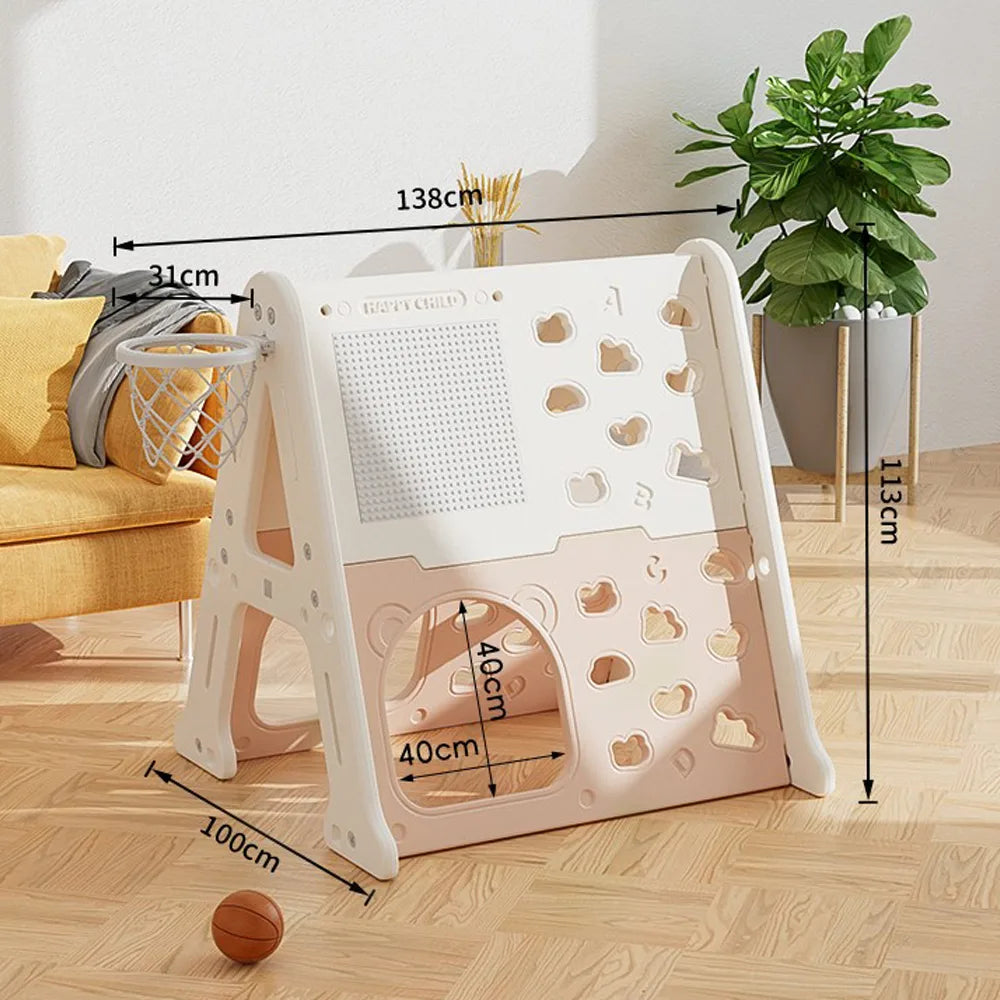 Escalador con aro de básquet