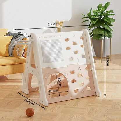 Escalador con aro de básquet