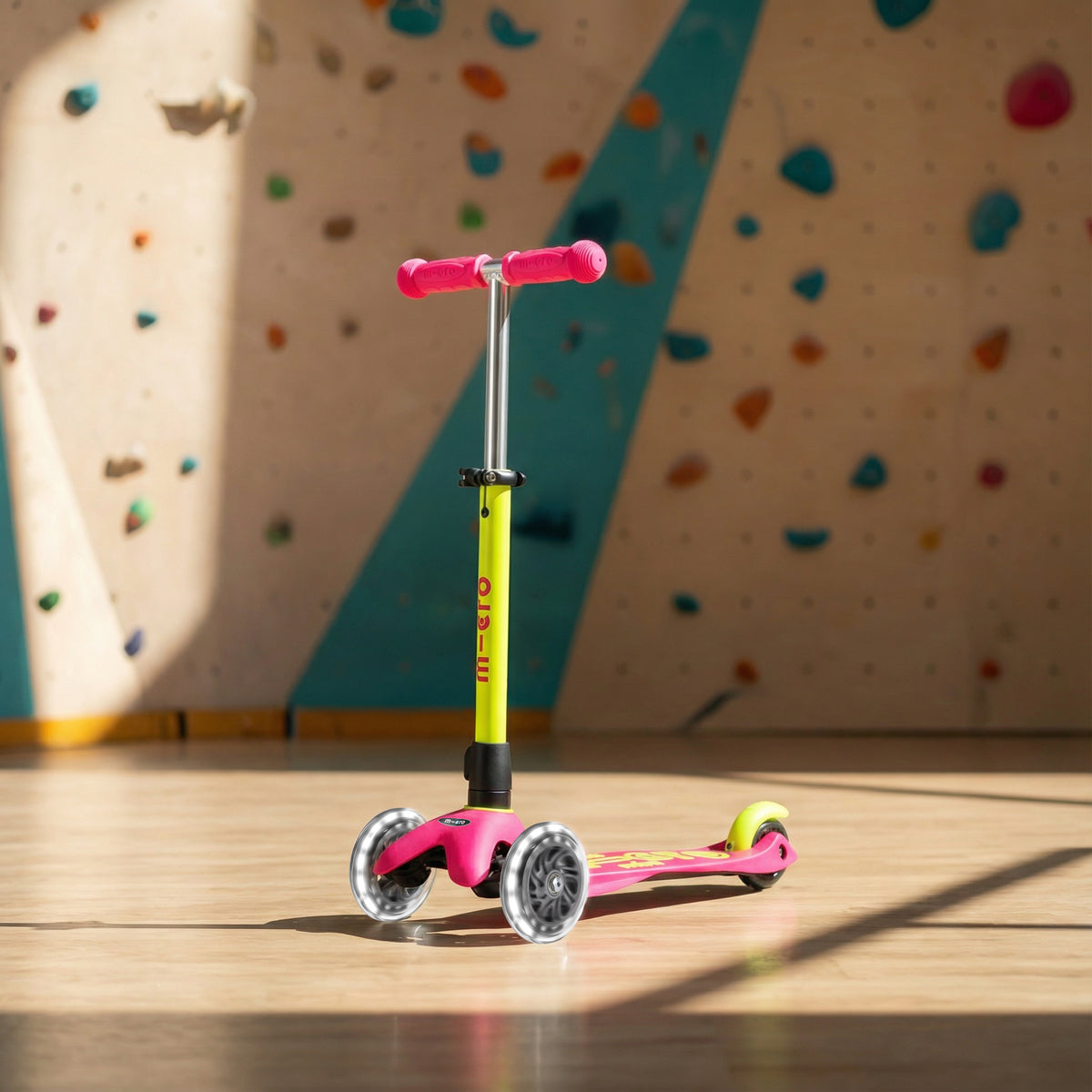 Scooter Mini Micro Deluxe Plegable Neón Amarillo Rosado con Luz LED